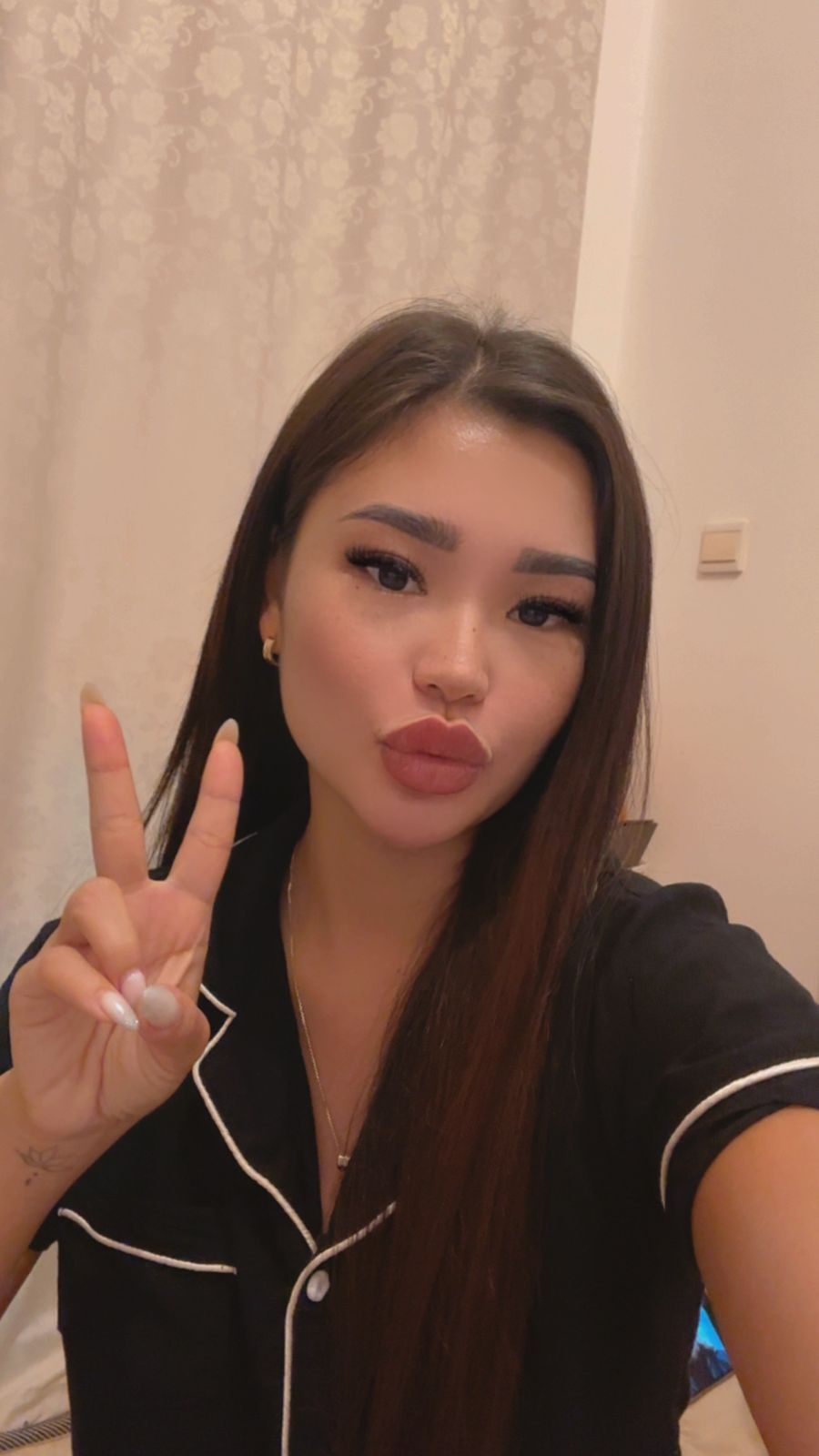 Irma Photo 2 – Height: 189 cm, Age: 25 years old, Weight: 54 kg, Hair Color: chestnut, Breast Size: 3, Price: 258 000 ₸